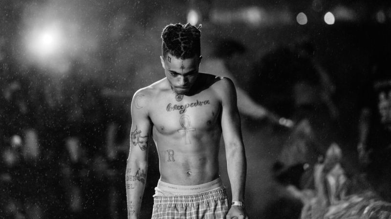 Fichier:XXXTENTACION background.jpg