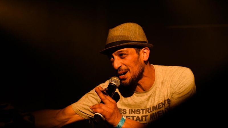 Fichier:Kacem Wapalek background.jpg