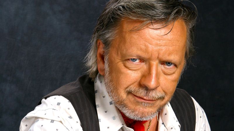 Fichier:Renaud background.jpg