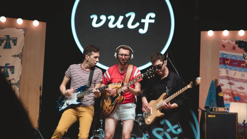 Fichier:Vulfpeck background.jpg