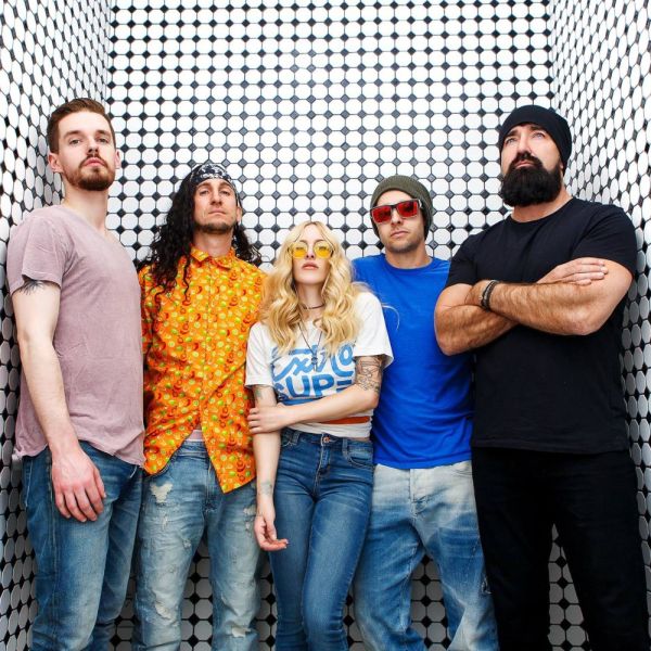 Fichier:Walk Off The Earth.jpg