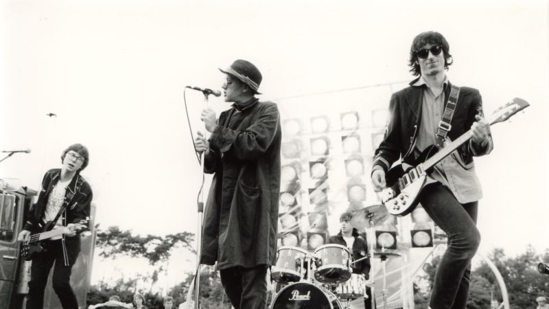 Fichier:REM background.jpg