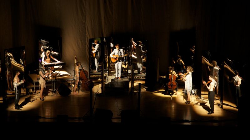 Fichier:The Irrepressibles background.jpg