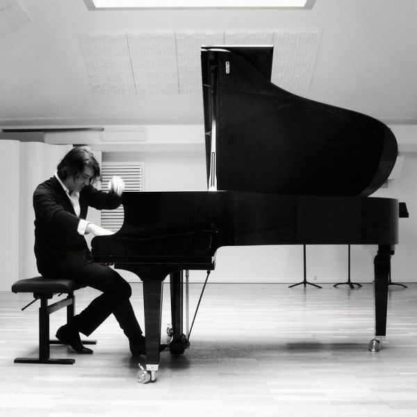 Fichier:Maxence Cyrin.jpg